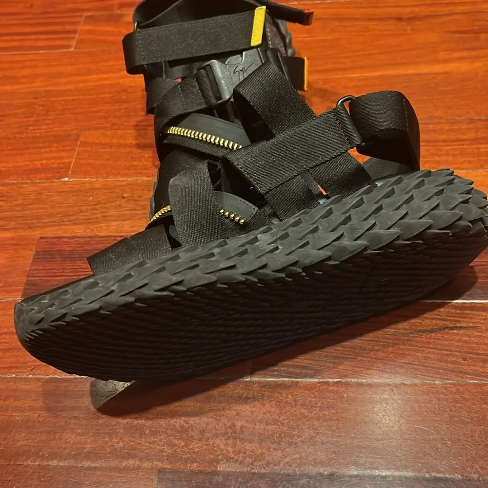 Sandals - Picture 2 of 7